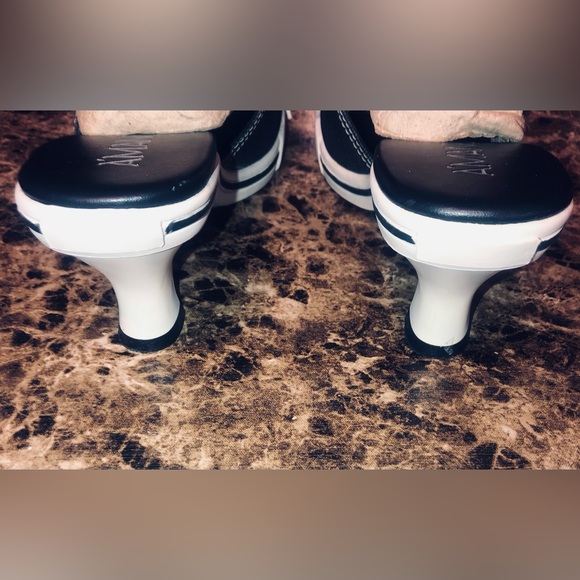A’MANO Sandals heels Slides Sneaker style w laces Navy & White Size 9 Amazing - Picture 6 of 10